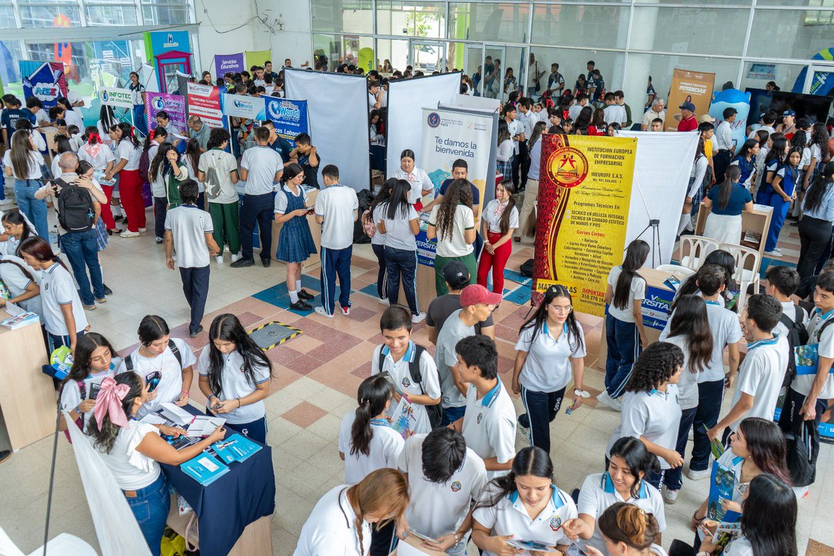 comfamiliarh's tweet photo. Nuestra V Expoferia Universitaria fue un éxito rotundo. Con más de 50 instituciones de educación superior presentes y más de 4 mil asistentes.
Gracias a nuestros aliados @HuilaGob @AlcaldiaNeiva @CCHuila @ICETEX 
•
#ComfamiliarHuila #PortuProgresoTodo #VExpoferiaUniversitaria https://t.co/1ROH17cSrx