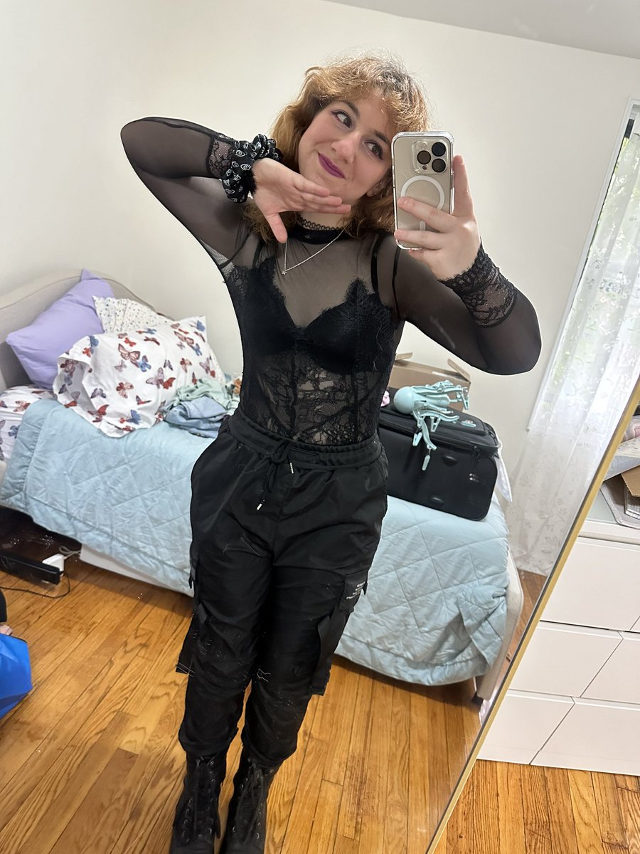 🔪 final girl➖. 🔪 tweet media