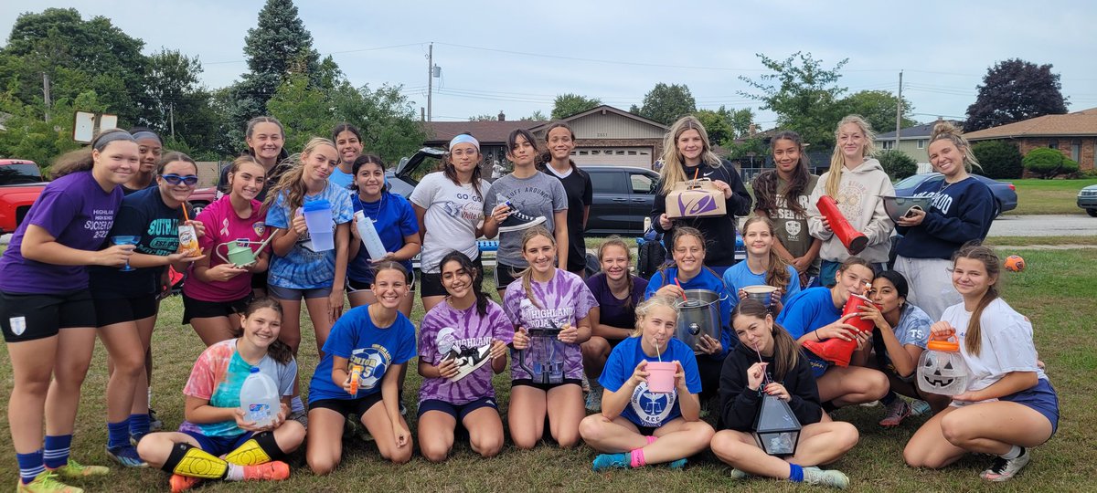 girlssoccer_hhs's tweet photo. Anything but a water bottle at practice on #ThemeFriday! 🚱 💦 One more week of regular season before Sectionals start! Current record 10-3. #TrojanPride 💛⚽️💙 https://t.co/bhW4uQM96i
