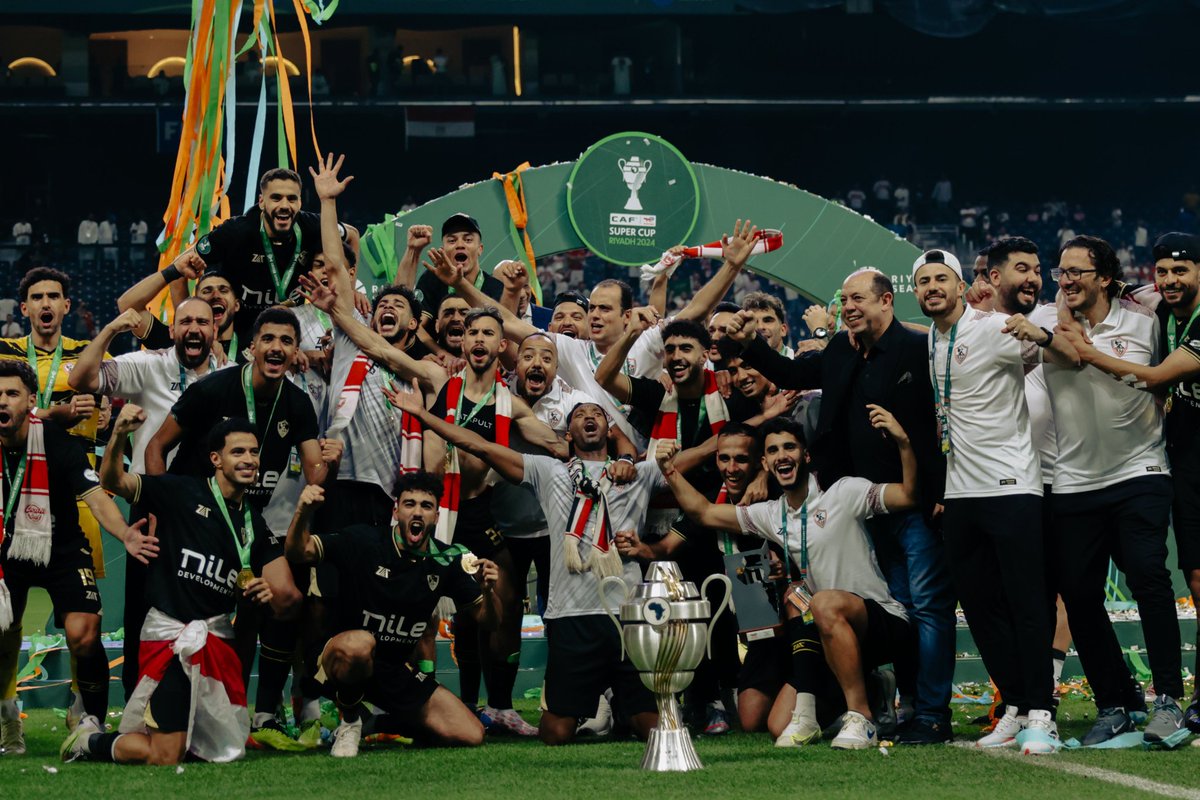 DoaaSay1911's tweet photo. عندي مليون سبب احب الزمالك علشانه بس أكتر حاجة بحب الزمالك علشانهاهي الأمل الزمالك هو الوحيد ف الحياة اللي بيقدر يديني أمل إن مهما تكون متقفلة لازم نحاول يمكن تنفع كتير أوي مبتنفعش بس لما بتنفع الغرفة بتبقى لا تسع اجنحتي،يحيا الإنسان أسير للأمل ودرويشًا لصانعه https://t.co/PxYyD7PtwY