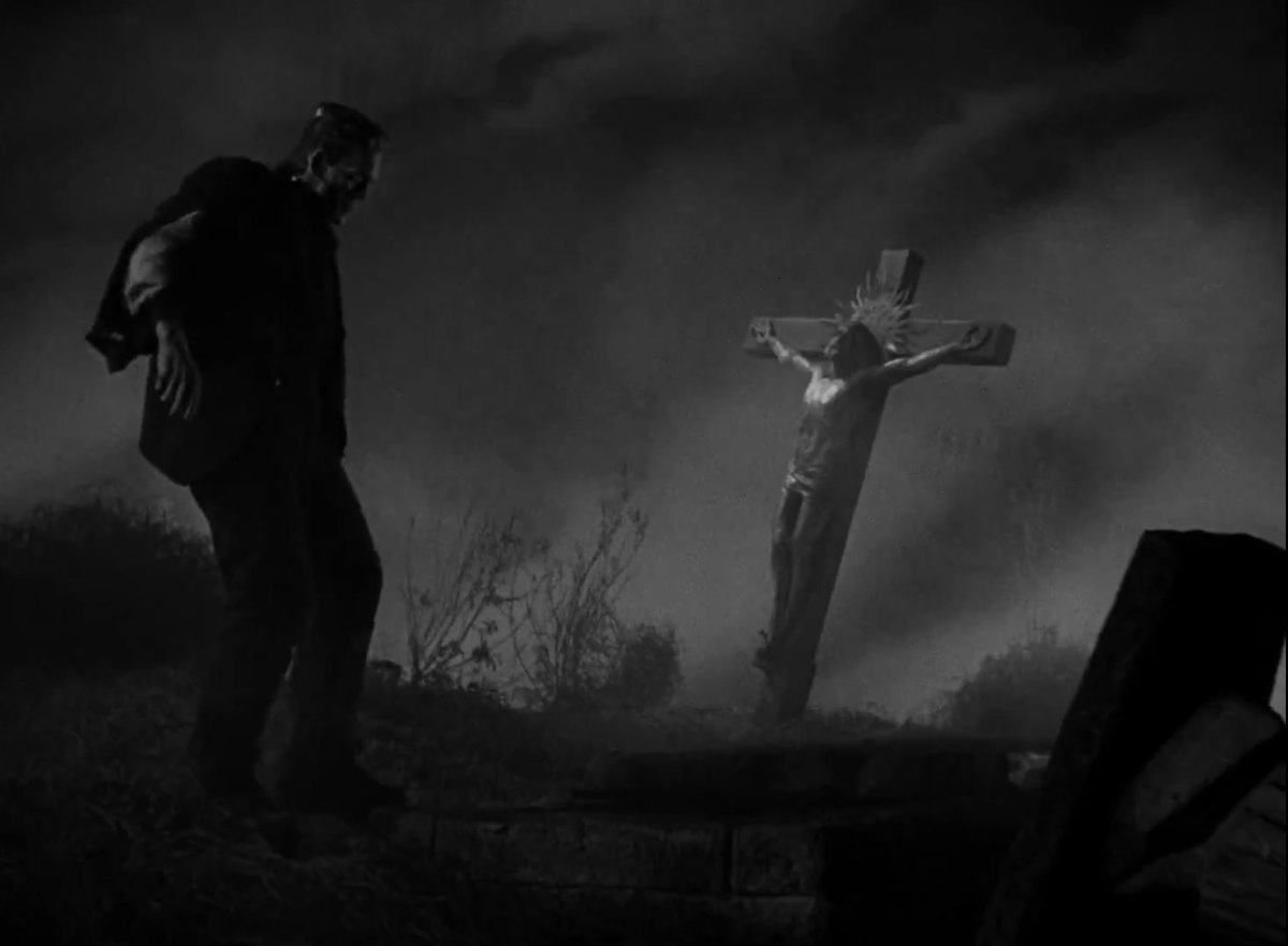 26mfhpod's tweet image. one of my favorite shots in the history of le cinema

Bride of Frankenstein 
1935 • James Whale