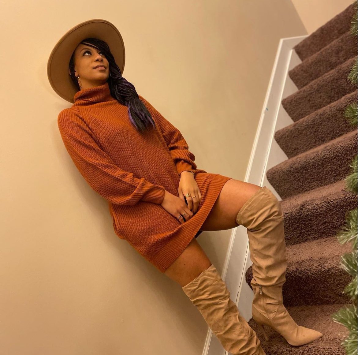 amelia_hol23147's tweet image. When I give my heart, I give it fully. No half measures, just pure love and passion. Whoever holds it, holds a treasure that only grows with time. ❤️ #TrueLove #HeartIfGold #Passion #Romance #SugarMummyVibes #FeelTheLove #DeepConnection