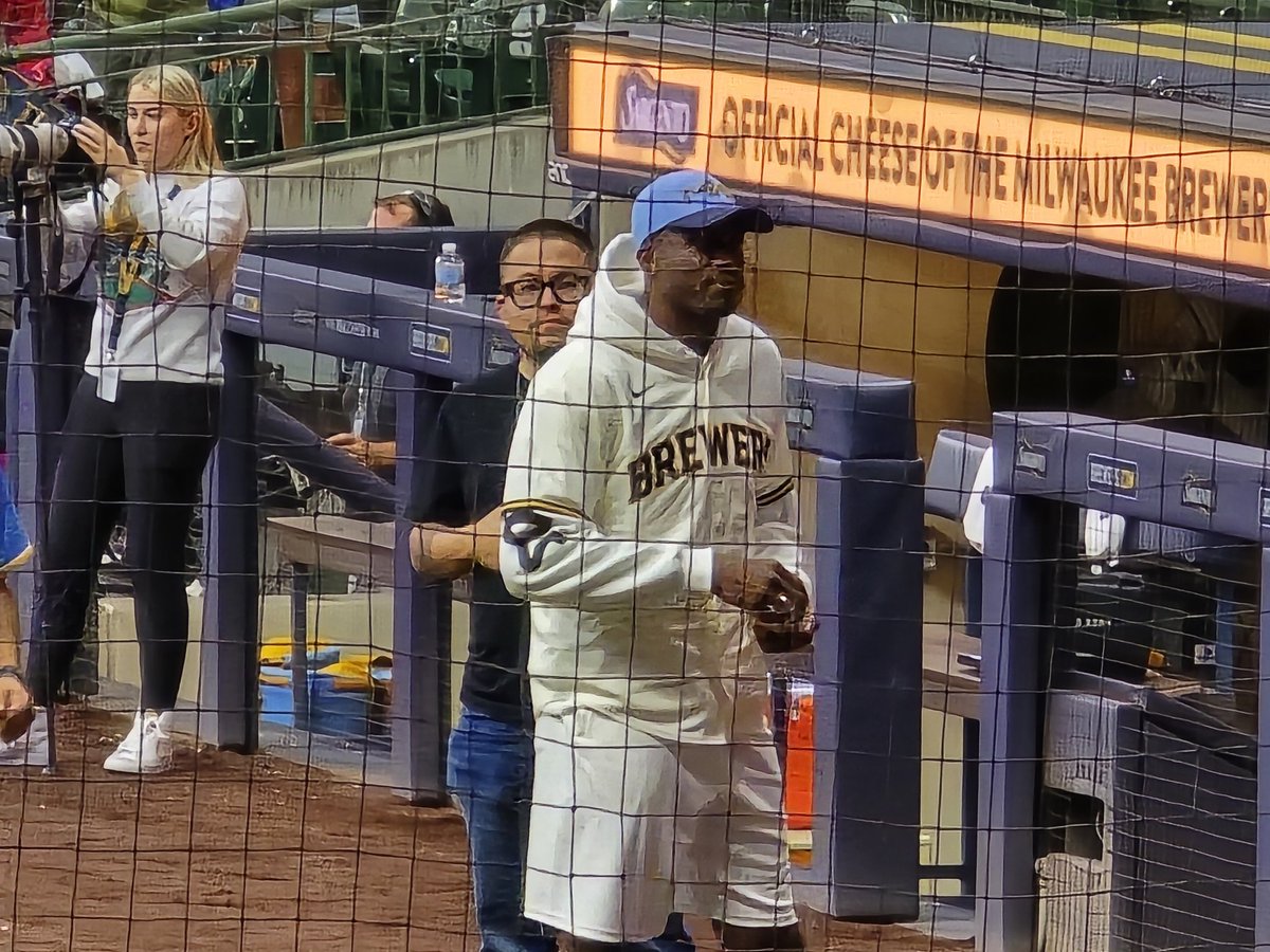 richardfochs's tweet photo. @Thanasis_ante43 yo! Go brew crew! https://t.co/veMWJH8425