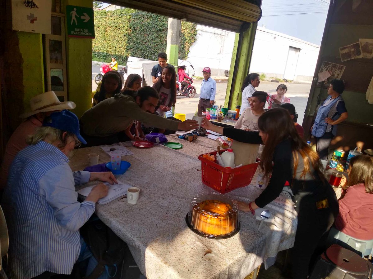 Cumplimos 15 años de educación comunitaria 
Te esperamos 
Yelmo Colectivo