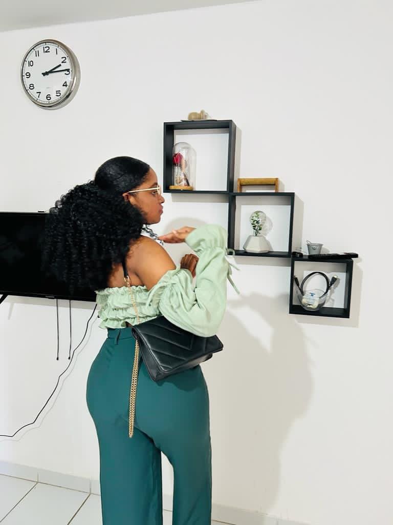 giighie's tweet image. kouraj fanm pa mezire  nan kantite  batay li fè, men nan kantite fwa li leve  aprè chak batay  💚💚🐜
 #StrongAndCapable 
#energysquads