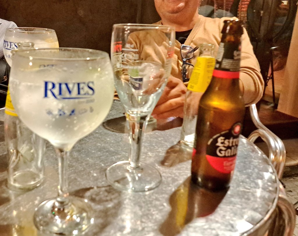 Qué fantástica primera tarde en las <a href="/LudicaPax/">Club Pax Lúdica - Cádiz</a> de Cádiz....y ganando con los Italianos en el #Versailles1919 de <a href="/gmtgames/">GMT Games</a> ....esto se mereció una celebración nocturna gaditana en condiciones!!🤣🤣🤣 <a href="/PaulPanosky/">Paul Panosky (Pavlo)</a> <a href="/Franjmariscal/">Francisco Mariscal</a>