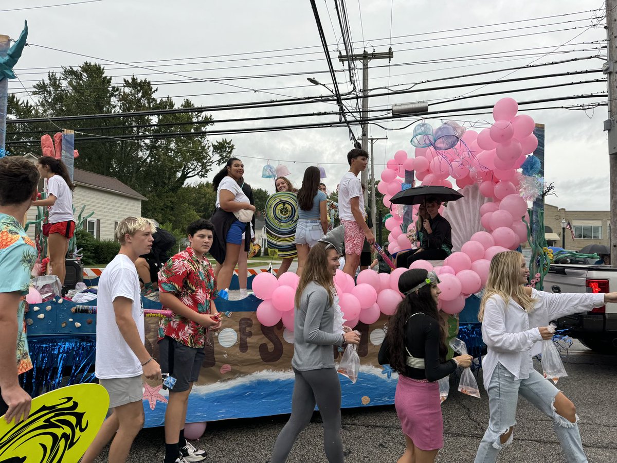 MLSstuCo's tweet photo. Homecoming floats Lea https://t.co/bHEHTM00gb