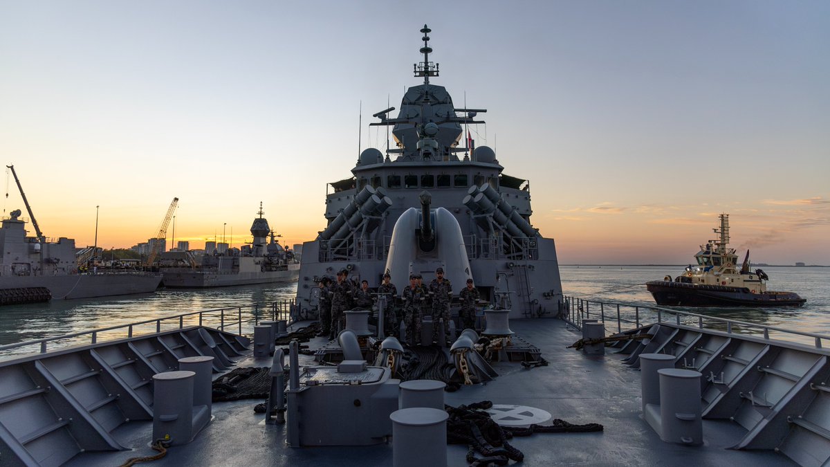 hqjoc's tweet photo. #HMASStuart departed Darwin this week for Australiaโs fifth Indo-Pacific regional presence deployment this year ๐
The West Australian-based frigate has a crew of approximately 200 personnel and an embarked MH-60R Seahawk helicopter โ call sign โScarecrowโ. https://t.co/xInNa3y1NZ