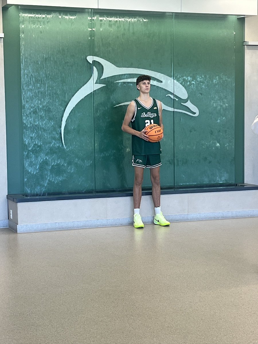 After a great official visit I am blessed to say that I received an offer to play at LeMoyne College #gophins #uncommitted