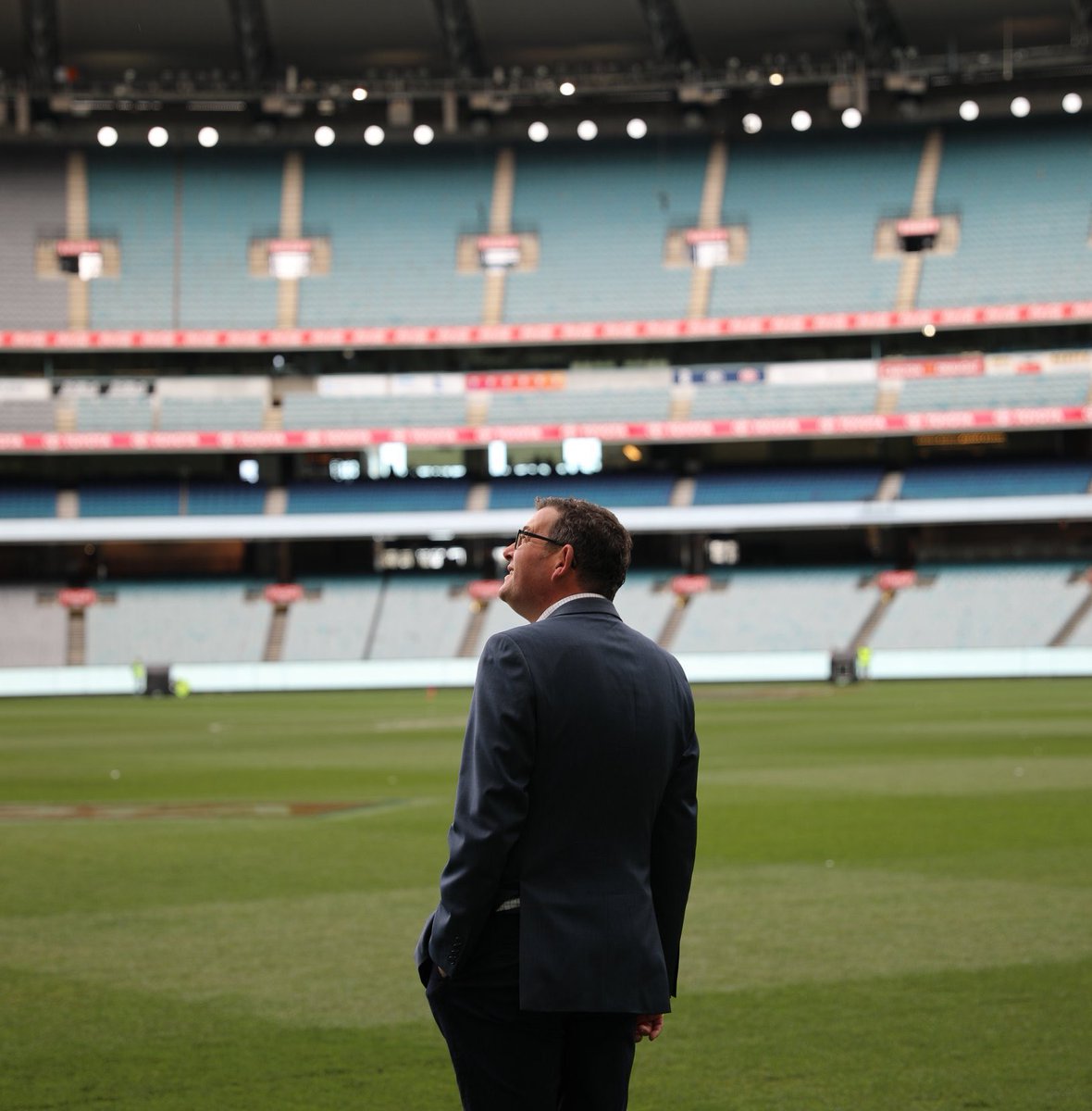 hipstergeddon's tweet photo. “So where the f-ck is everyone ?” #dandrews #AFLGF @ MCG https://t.co/sSat4Tif4s
