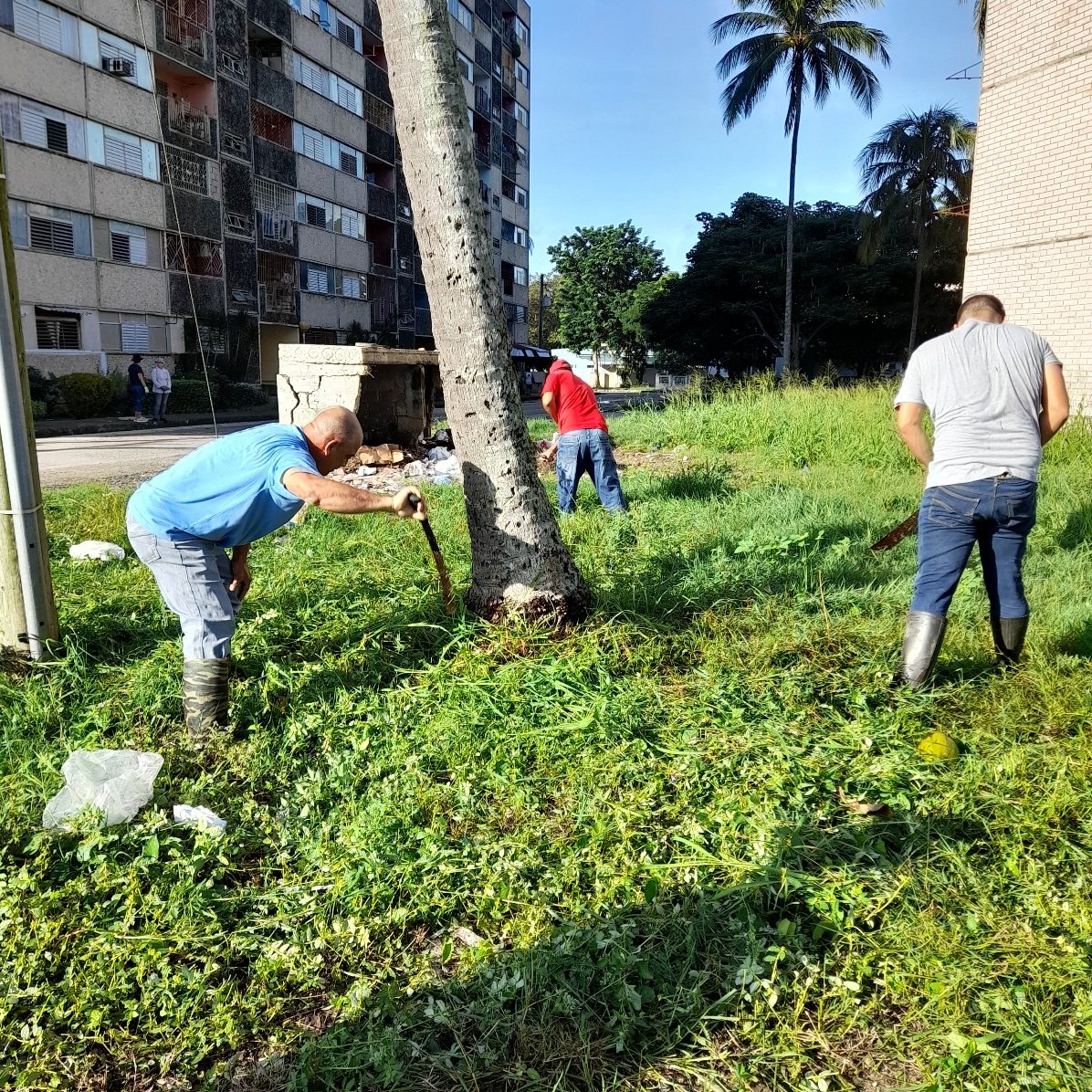NelsonGMCUBA's tweet photo. Todos sumados hoy al apoyo de la comunidad como parte del cambio de labor. #EtecsaTeAcompaña 
#AvileñosEnLínea https://t.co/7rX3VWgeJM