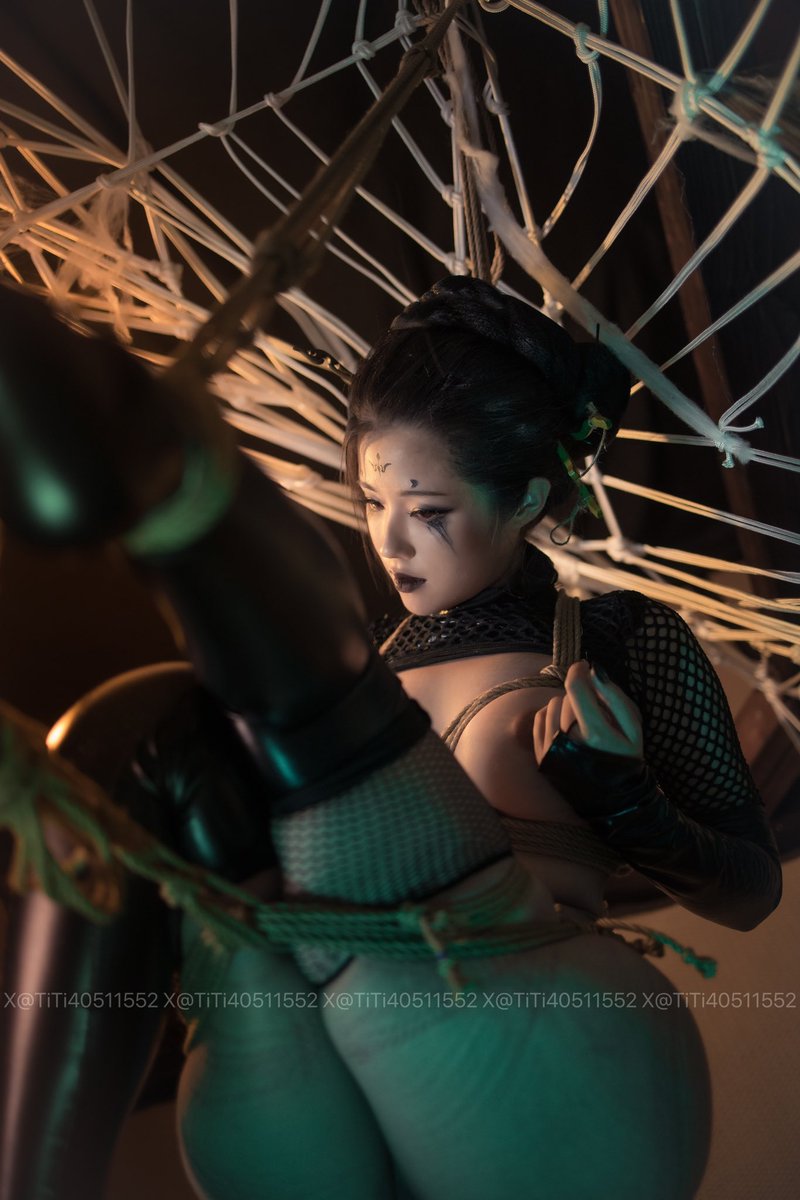 作繭自縛
🕷️
🕸️
staff：
繩師🪢@Qibai520 
場地🪔@CairenYue 
攝影📷@douw1027 https://t.co/G4AgJfZfJE