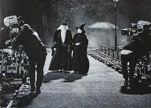 rowlinglibrary's tweet photo. Behind the scenes: Richard Harris (Albus Dumbledore) and Maggie Smith (Minerva McGonagall) shooting the first scene of Harry Potter and the Philosopher's Stone. https://t.co/lhVvaRVBF6