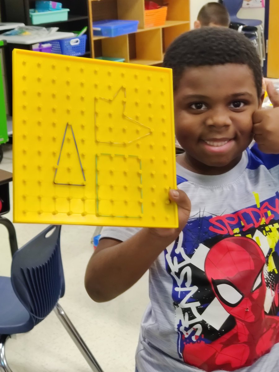 hixsecondgrade's tweet image. Making polygons with our geoboards @mizstr84ward  @LundquistJess  @NISDCarlosCoon