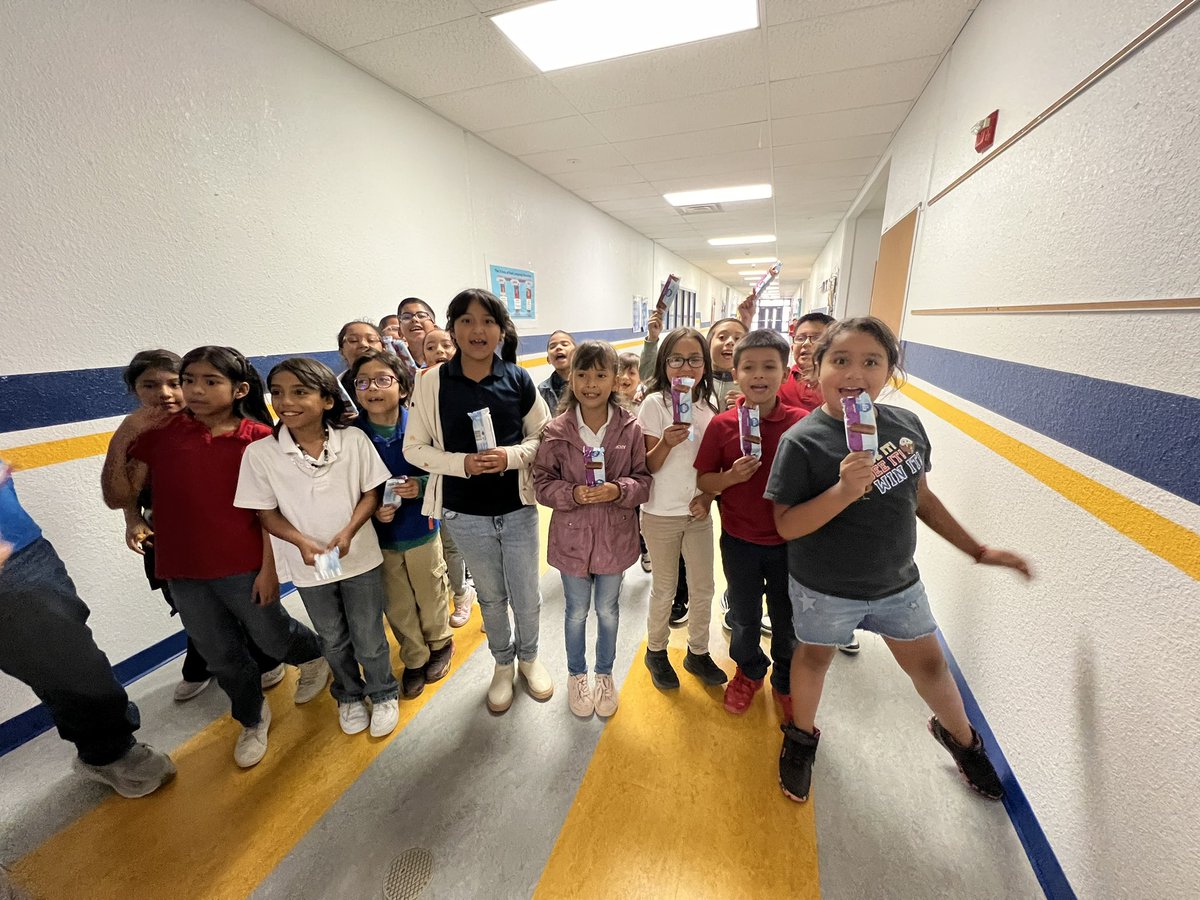 Our perfect attendance kiddos got a nice treat today! <a href="/fmeeagles/">Frank Macias Eagles</a> <a href="/villalba_eric/">Eric Villalba</a> <a href="/Ymgomez1964/">Yvonne Gomez</a>