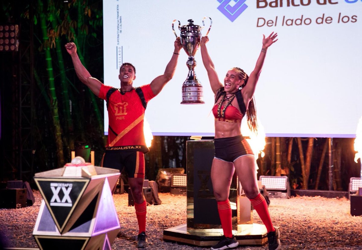 Fue hermoso ver como Kevyn se quedó sin saber qué hacer por un momento y Guajira le gritó que corriera por el botón y luego la celebración de ambos 😭💗 #DesafioXX