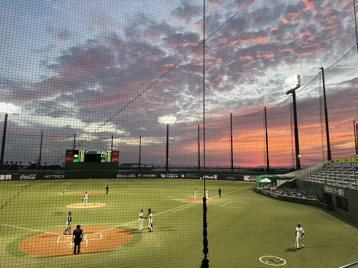 TomaSendai's tweet photo. こんなん見ちゃったら、野球が好きになりそう怖い😧
#BaseballSunset https://t.co/GVkEs4Uwm4