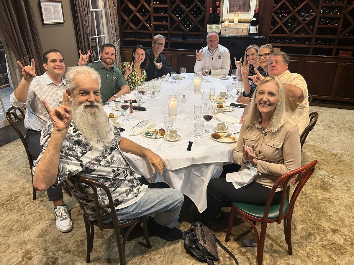 Great company and great dinner <a href="/Galatoires_NO/">Galatoire's</a> tonight…Go Bulls! 🤘