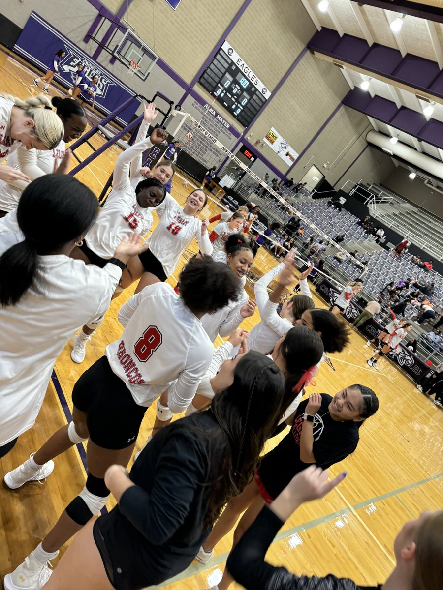 LSideVB's tweet image. 🔥What does 400 WINS look like? THIS🔥

Congratulations to our Coach Shingleton on reaching 400 wins tonight at Crowley High. Such an amazing feat. 

@MISDathletics