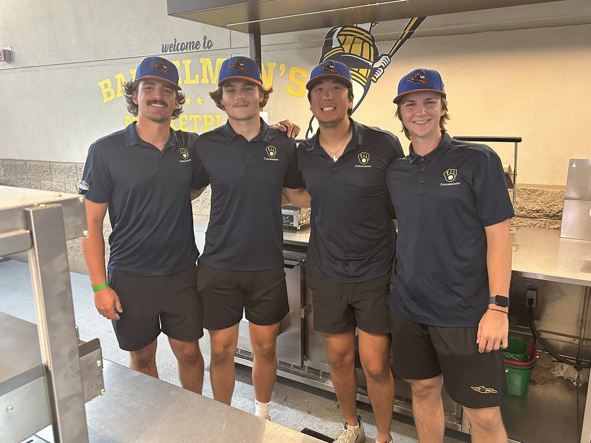 MATC_BB's tweet image. If you are at American Family Field tonight visit members of the Stormers Baseball Team by section 424 and 426! 🌭🍔🥤⚡️

#ProudToBeMATC #StormersStrong #BoysOfSpring