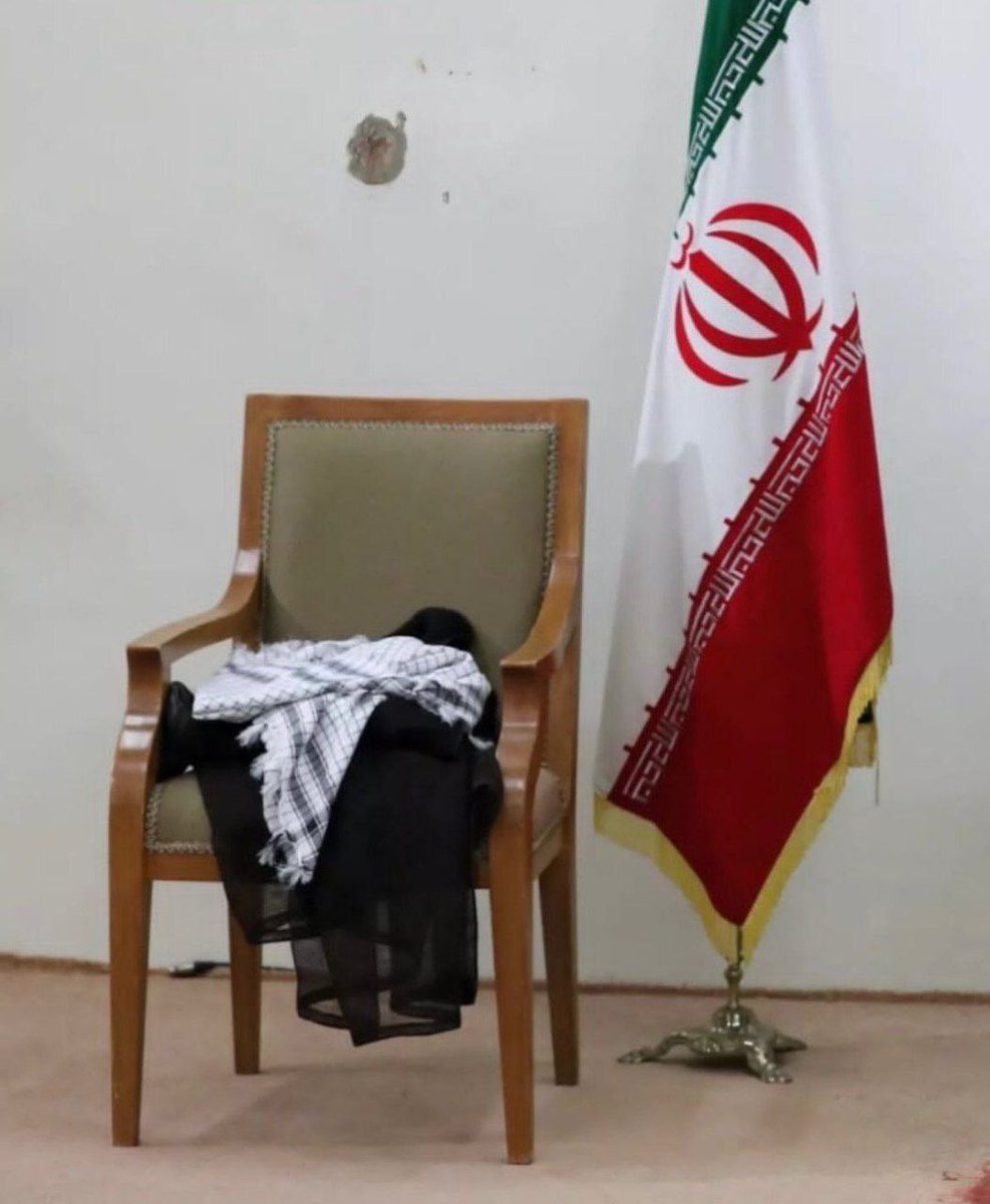 deradolharegh's tweet photo. #عاجــــــ_الان_ـــــــــل 

اعلام ايراني: خامنئي يدعو إلى الإستسلام وعدم المواجهة لأن ليس لديه القوة العسكرية الكافيه للمواجهه بعد توزيعها على العواصم العربية لإضعافهم https://t.co/KlfIu4J6TY