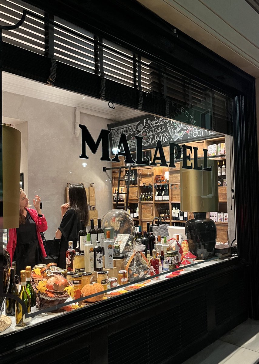 osuanya's tweet image. Descobrint el #Malapell. Bona selecció de productes del país i tots etiquetats en català. Si passeu per la Plaça del Gas de Sabadell no passeu de llarg!