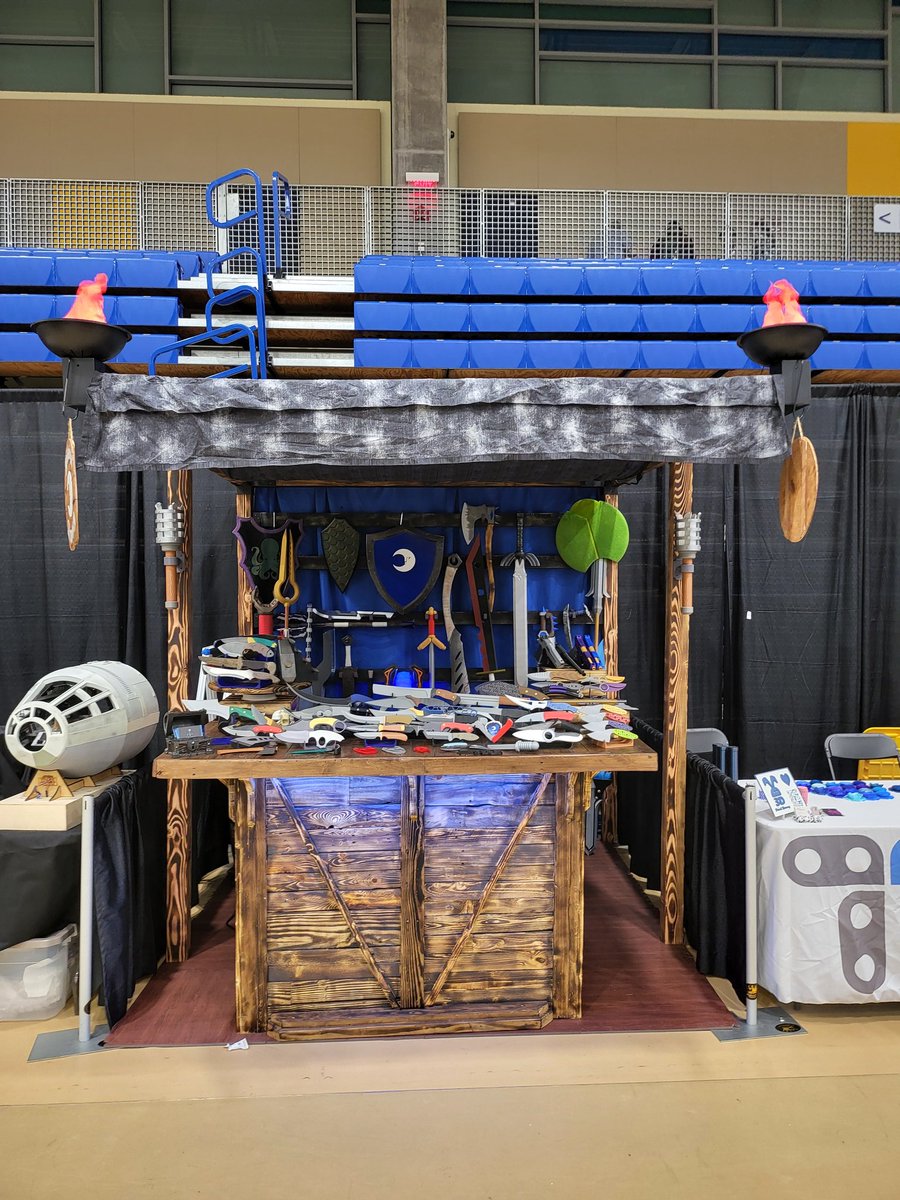 MidknightGiant's tweet photo. Booth all set up for @3DPrintopia https://t.co/0yfV7iMNJ5