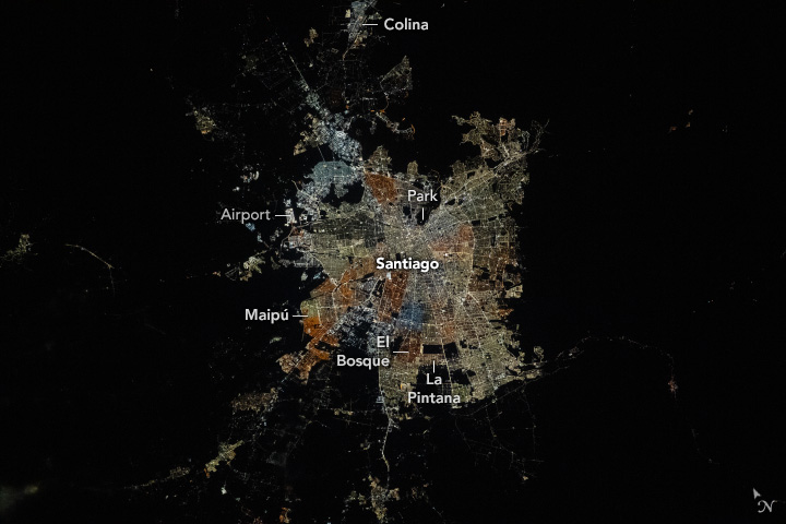 NASAEarth's tweet photo. Santiago at night 💡

A @Space_Station astronaut captured this image of Santiago, Chile highlighting the city’s array of colors and densities at night. The unlit surroundings represent rugged terrain and agricultural fields along the valley. https://t.co/UKbQ2jwqeA https://t.co/QAjMHhxiz6