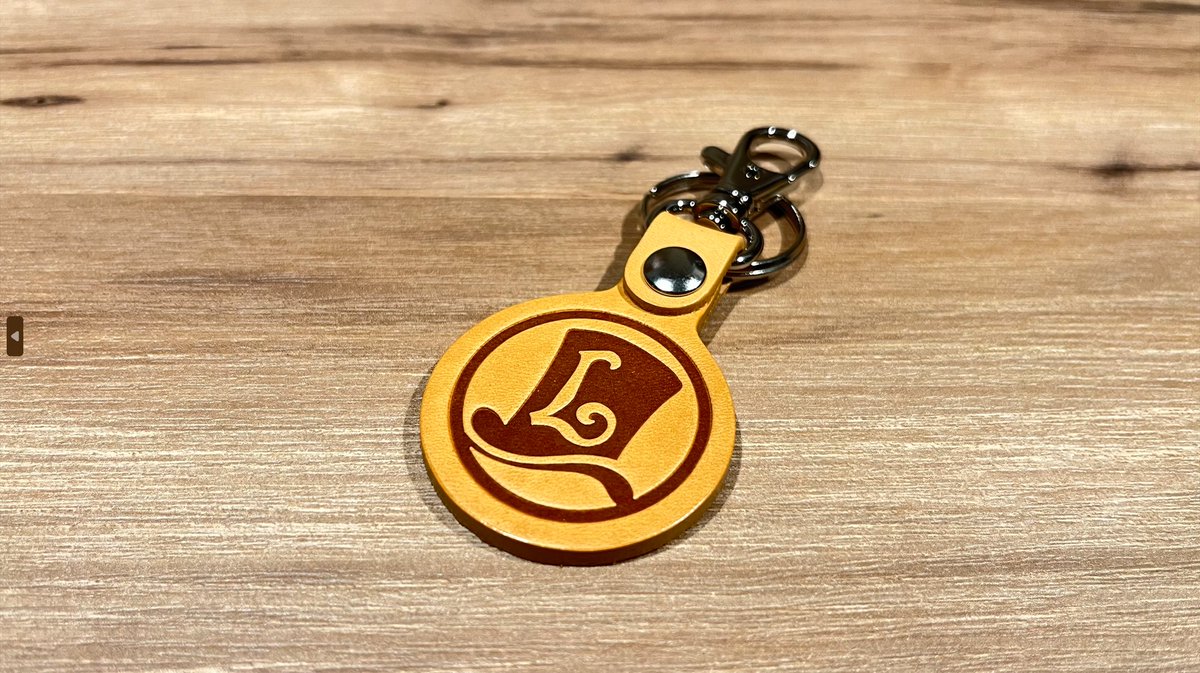 TGS2024配布 レイトン教授 レザー風チャーム レイトンシリーズ公式 on X: 