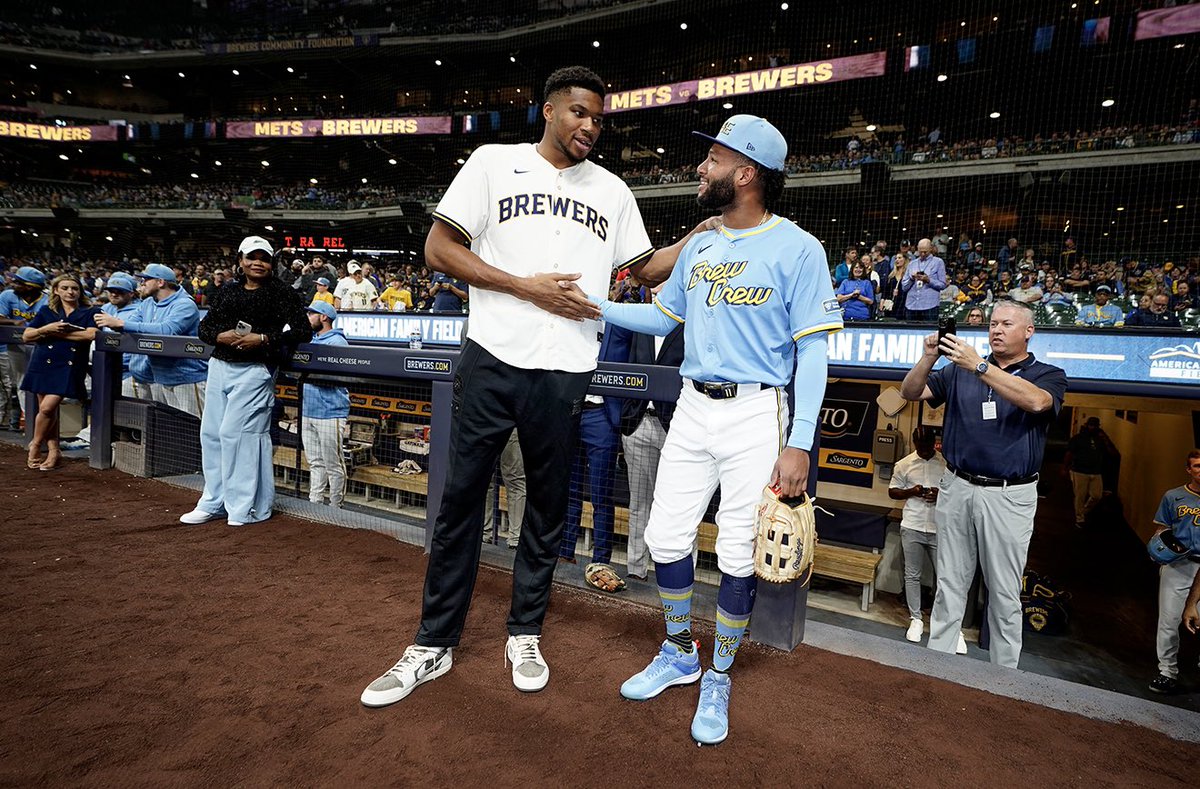 Brewers's tweet photo. Greatest duo ever photographed 

@Bryanchourio11 X @Giannis_An34 https://t.co/ueeifPnwPF