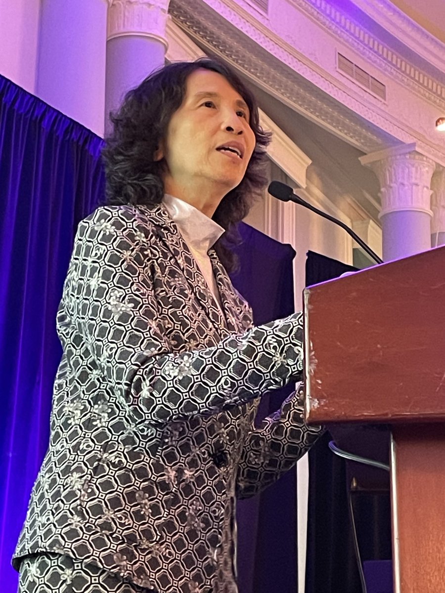 “Physicians are like cheese: They get better with age” — Dr. Theresa Tam ⁦<a href="/CPHO_Canada/">Canada's CPHO</a>⁩ honoured by the Federation of Medical Women of Canada. via ⁦<a href="/FMWCanada/">FMWCanada</a>⁩ #WomenInMedicine