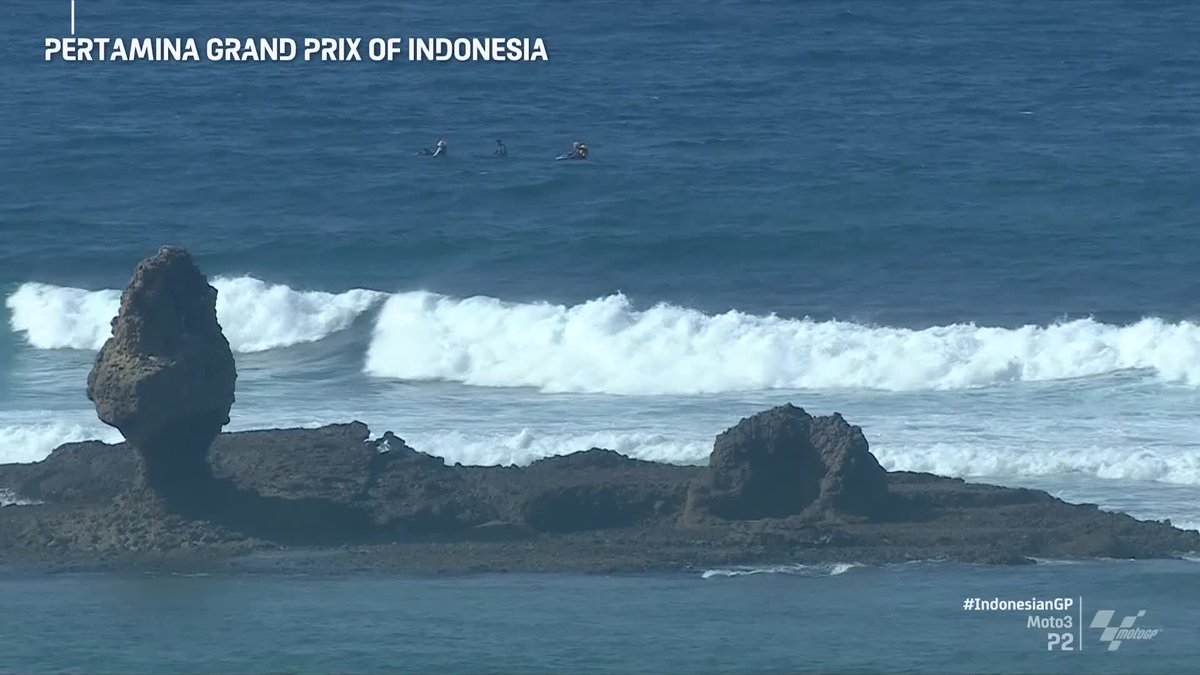 MotoGP's tweet photo. A very good morning from Lombok! 🏄

Super Saturday is here! 🙌

#IndonesianGP 🇮🇩 https://t.co/jKOCjmgtD5