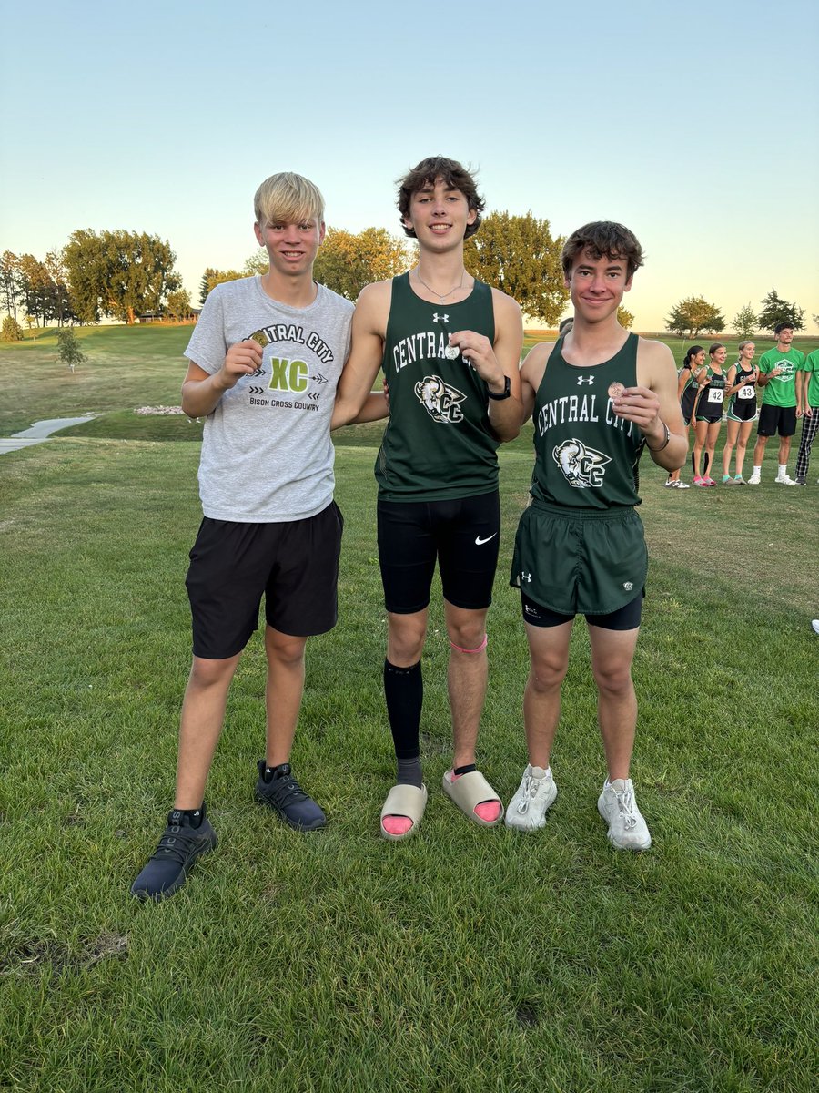 ccbisonxc's tweet photo. What a day we had in Albion!! This meet places top 5 in each grade! We brought home a lot of hardware! 
Girls:
Fr- Mimi- 3rd
So- Janaya- 3rd
Jr- Julia- 1st
Sr- Kit- 2nd
Boys:
So- Jacob- 4th
Jr- Paul- 1st
Sr- AJ- 2nd
Our Boys team brought home Runner-Up!👏🏻  @ccpsactivities https://t.co/3jVvaWcHBN