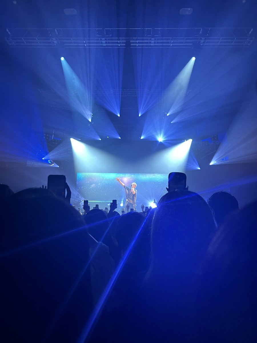 psy_knsp's tweet photo. 昨日のLANY🌹
ずっと前からライブ行きたいと言い続けてて念願叶った夜🌙
言霊ってあるんだ〜って嬉しくなった夜🌙 https://t.co/zljE0iSX8a