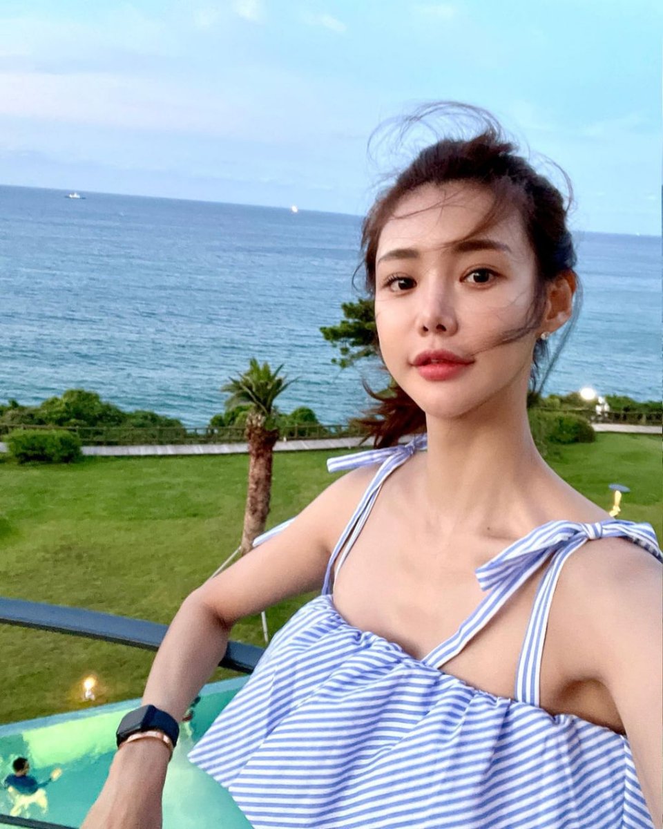 Jadiecsemp's tweet image. 休暇に行くたびに、人生のあらゆる瞬間を記録する必要があります。海に面していると、何もかもが刺激的ですが、同時に静寂に耳を傾けて落ち着いて過ごすことができます🙇‍♀️🙇‍♀️