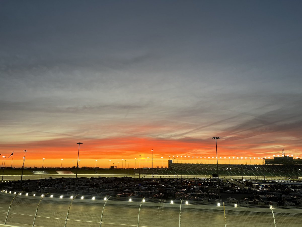 I love sunsets. I love racetracks. 
I love love sunsets at racetracks!❤️