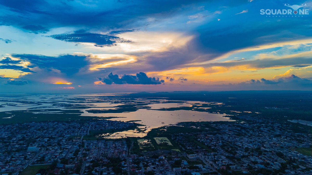 SquadroneP's tweet photo. Este es el atardecer de #Altamira #Tamaulipas 🌇

#RompiendoElCielo 🚡⚡️ https://t.co/8XZOBPFIjy