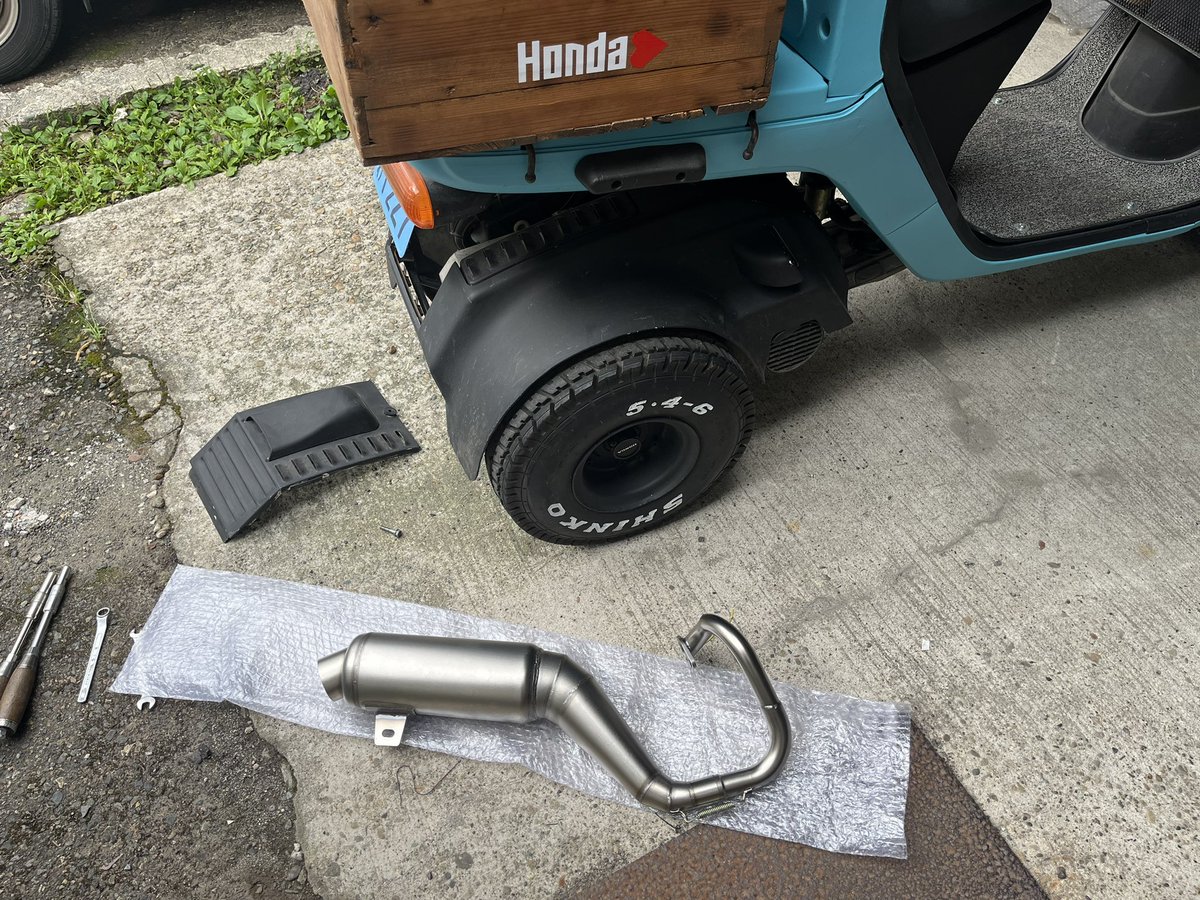 markn19690828's tweet image. 安物に交換してみる😇（仕事中）
#ジャイロキャノピー
#チャンバー
#2スト