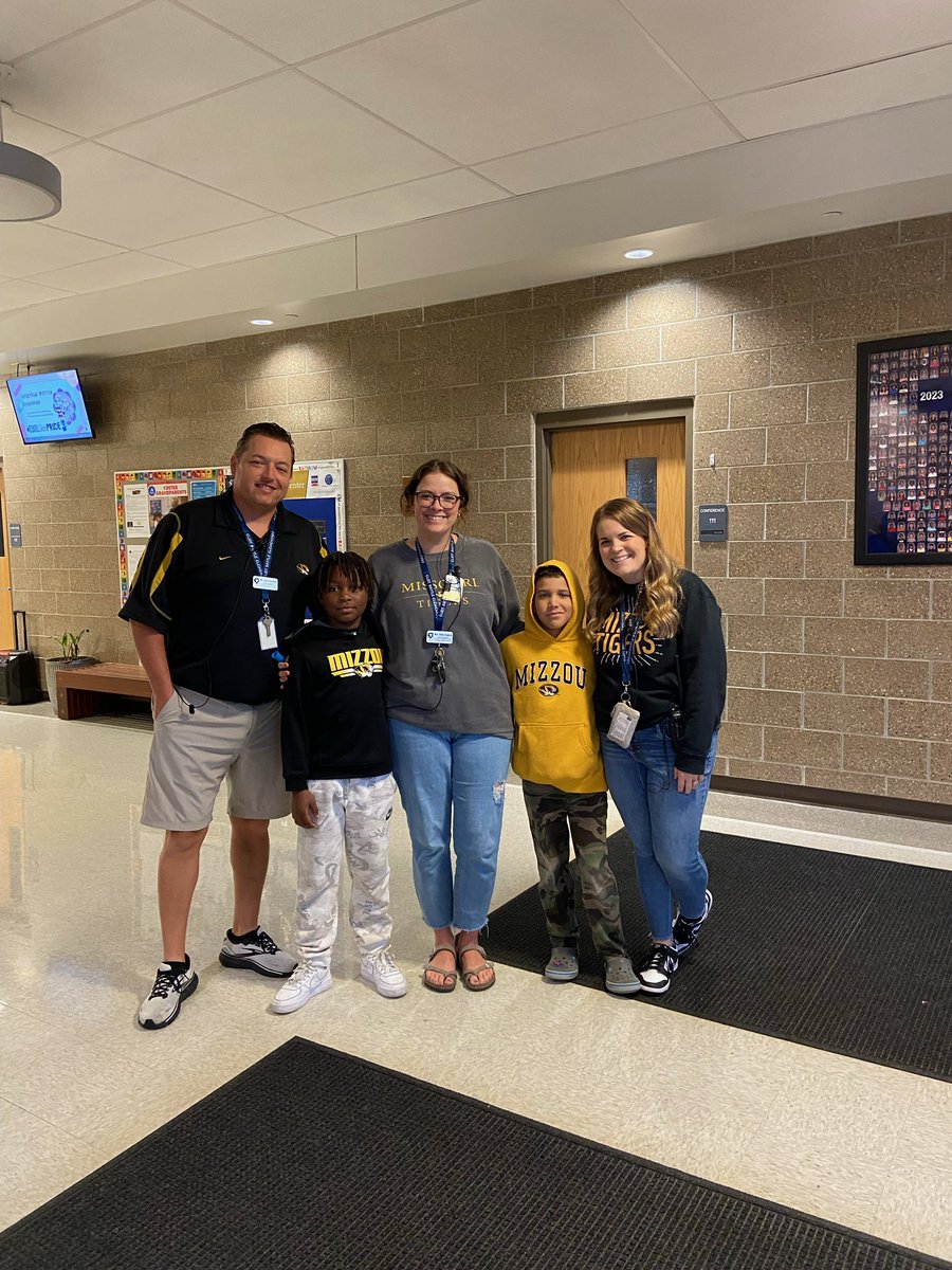 MIZ-ZOU 💛🖤

<a href="/MrsEnglandEBE/">Abbie England</a> <a href="/KCKendrick35/">Chris Kendrick, CAA</a> <a href="/DrKyraYung/">Dr. Kyra Yung</a>