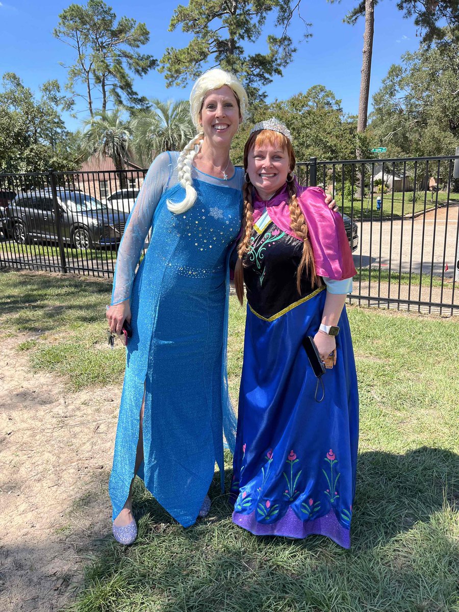 Cindy Barker (@cindybarker79) on Twitter photo Some days you just have to dress like a princess and let it go!!! ❄️👑 <a href="/SamanthaMorgen3/">Samantha Morgenroth</a> e Some days you just have to dress like a princess and let it go!!! ❄️👑 <a href="/SamanthaMorgen3/">Samantha Morgenroth</a> e