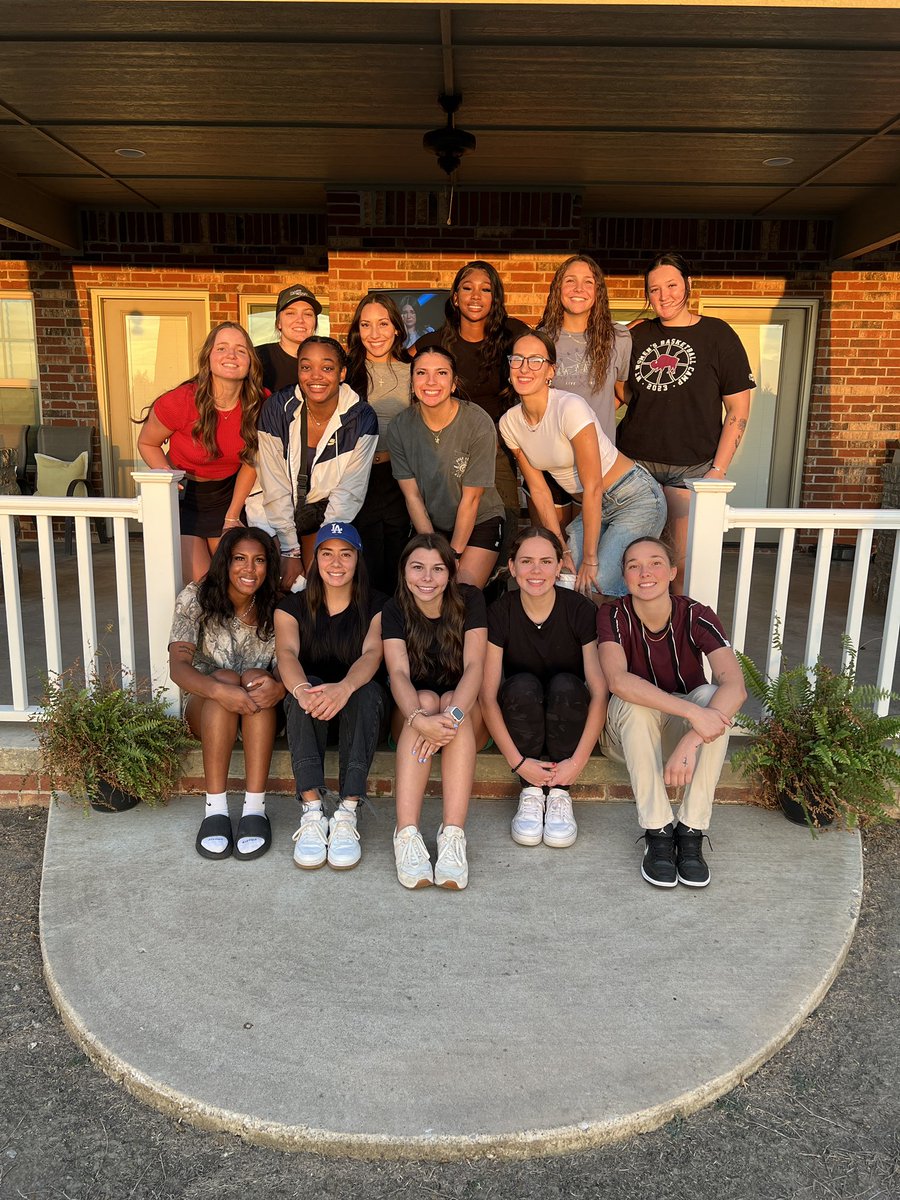 Thank you to the Mootry family for having our family over for a fantastic meal!🤍 #JoinTheClimb 💙❤️
