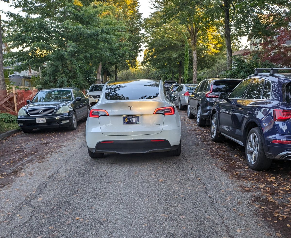 I love biking on 10th Avenue there's definitely room for bikes, 2 directions of car traffic, and 2 rows of parking (very necessary!) Absolutely no reason to build a protected lane on Broadway this is already perfect