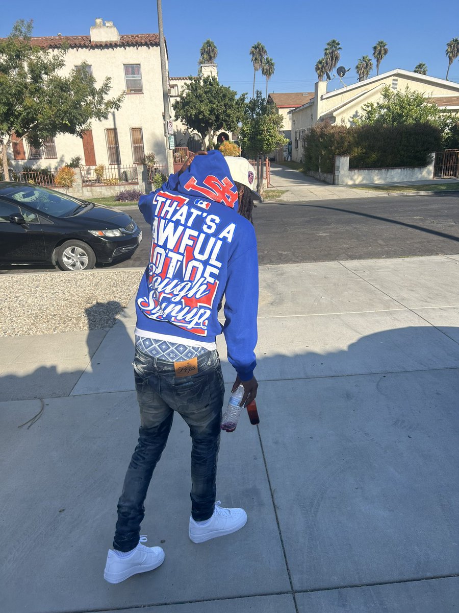 VDUB_Bobo's tweet photo. I was dead broke 💔 than i crawled up out my Grave 🧟💵 #TopTrapper https://t.co/wbMkPuwJoa