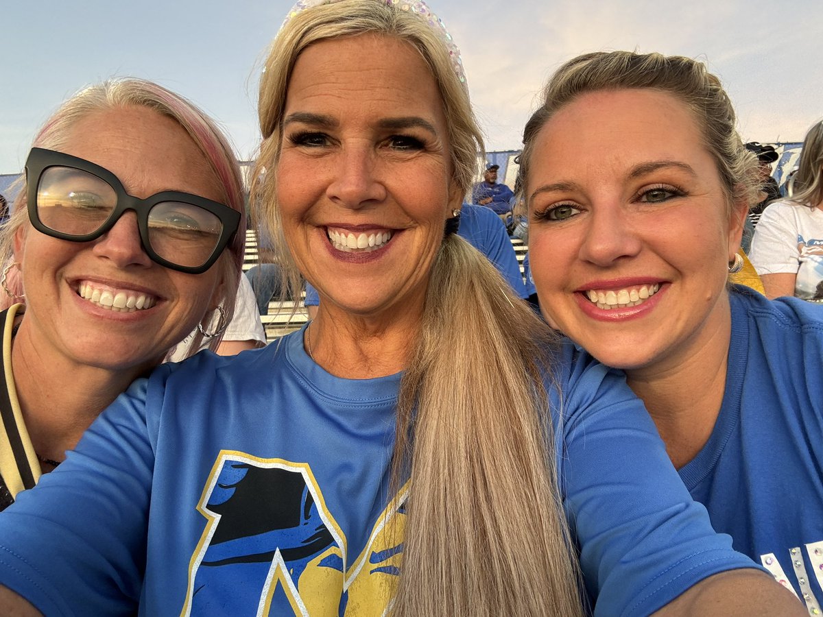 Friday night lights 💙💛