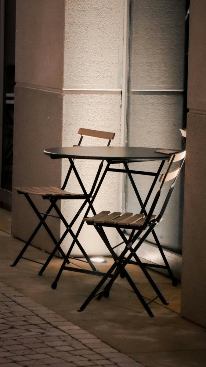 PatioGardenCntr's tweet image. 🌿 Small Space Saturday: Install a Fold-down Table 🌿

A fold-down table is ideal for small patios! Mount it to the wall, and fold it away when not in use, saving precious space for outdoor dining.

#SmallSpaceSaturday #FoldDownTable #SmallPatioTips #SpaceSaver #OutdoorDining