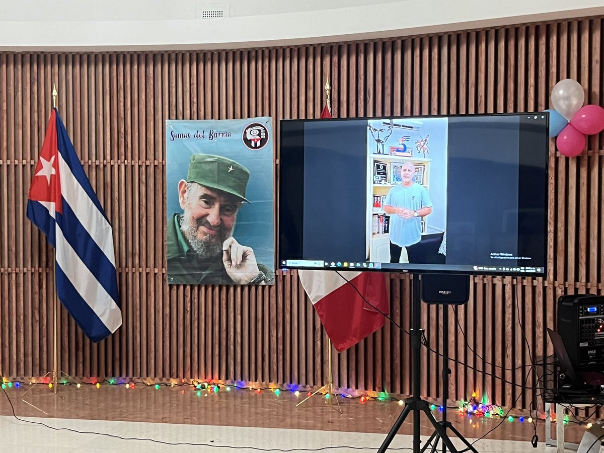 EmbacubaCanada's tweet photo. Desde la @EmbacubaCanada celebramos el 64 Aniversario de los CDR, junto a cubanos residentes en Ottawa.
Durante la celebración recibimos un caluroso mensaje del Coordinador Nacional, @GHNordelo5.🇨🇺
#CDRCuba 
#TodosSomosCederistas
#SomosDelBarrio https://t.co/t9Y7p4RUNQ