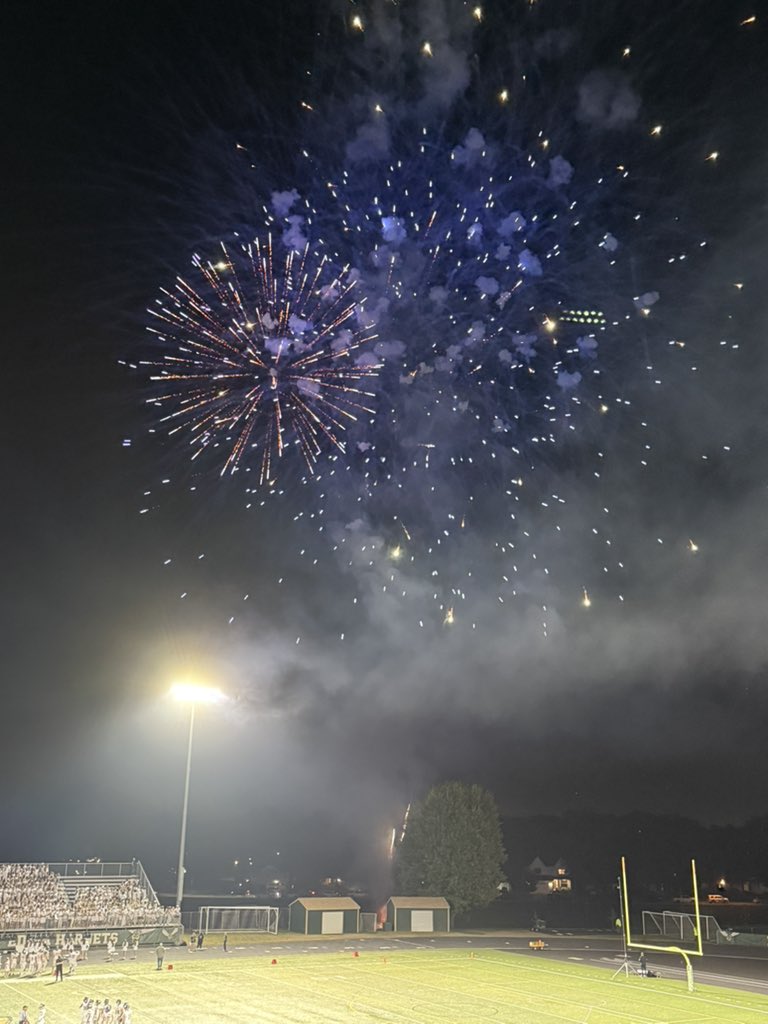 Extremely Edina. Fireworks at a high-school football game. https://t.co/Gm4wGtjW38