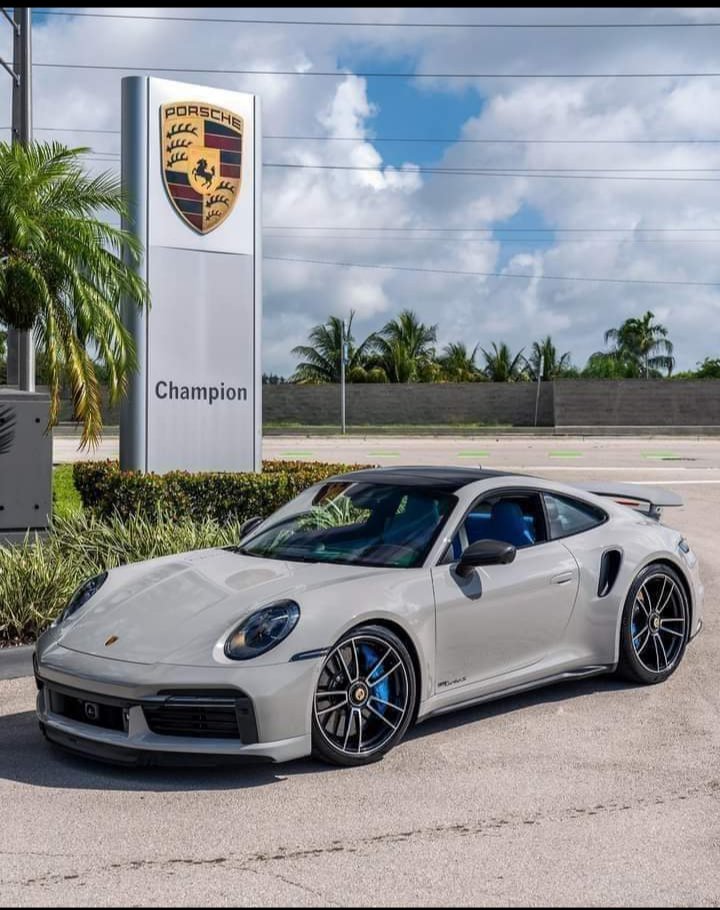 Oscarol95842891's tweet photo. #Porsche 🩶❤️ https://t.co/cV5G5QGWfS