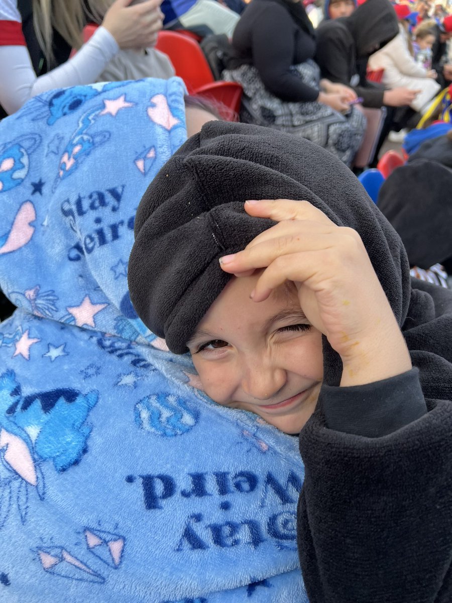 DownFever's tweet photo. Pay Id 0405002228 to get my family back to Australia any donations appreciated thank you in advance #FamilyFirst #Love #Donations #Appreciated https://t.co/lViSe5eYKa