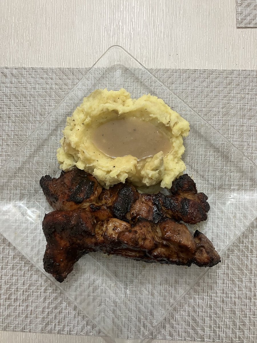 Country style pork ribs with mashed potatoes!! 👊👊